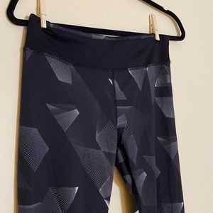 North Face black geometric pattern full length legging size medium